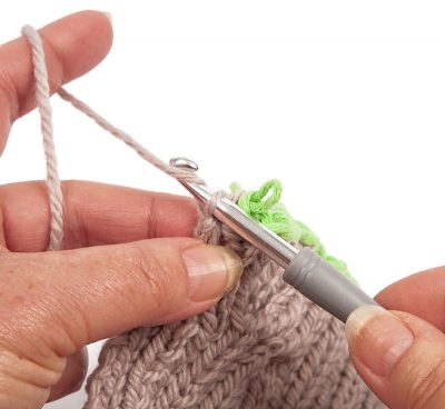 Loopschal mit Zopfmuster stricken - Schritt 20