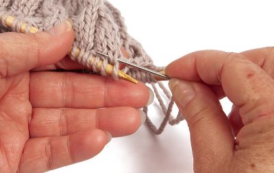 Loopschal mit Zopfmuster stricken - Schritt 32