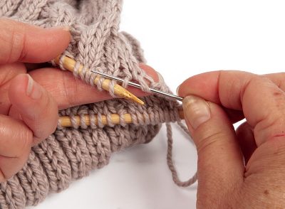 Loopschal mit Zopfmuster stricken - Schritt 33