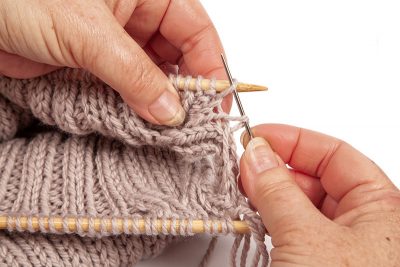 Loopschal mit Zopfmuster stricken - Schritt 43