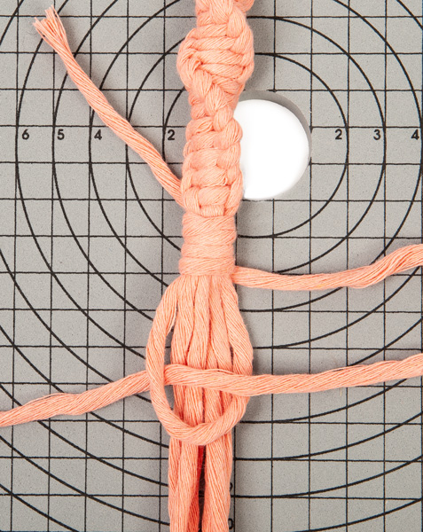 Makramee-Schlüsselanhänger knüpfen - Schritt 7 Makramee-Schlüsselanhänger knüpfen - Schritt 7