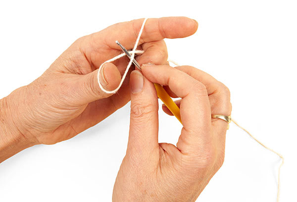 Makramee-Feder basteln - Schritt 01