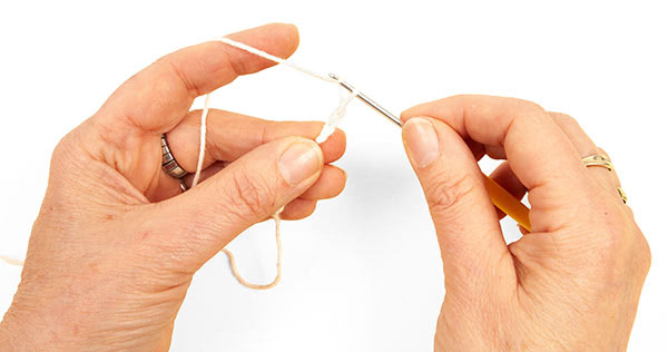 Makramee-Feder basteln - Schritt 06