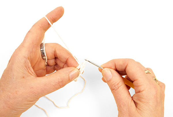 Makramee-Feder basteln - Schritt 08