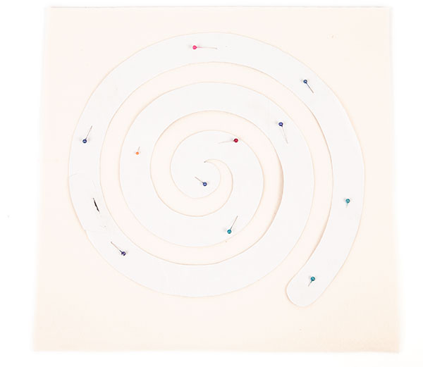 Regenbogenspirale auf Keilrahmen basteln - Schritt 2