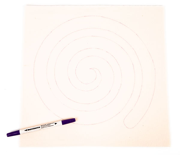 Regenbogenspirale auf Keilrahmen basteln - Schritt 3