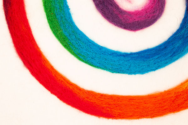 Regenbogenspirale auf Keilrahmen basteln - Schritt 10