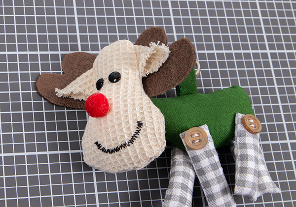 schluesselanhaenger-rentier-schritt12-1