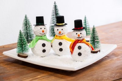 Schneemann aus Styropor basteln