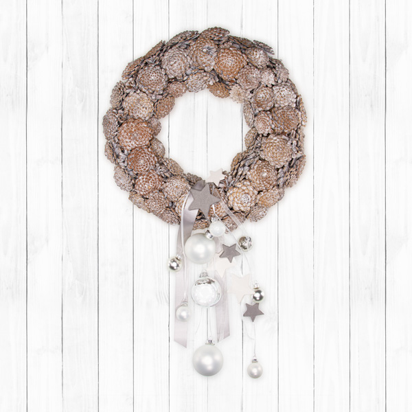 Kranz aus Zapfen basteln