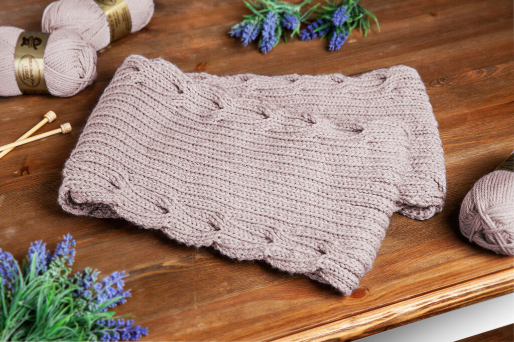 Loopschal mit Zopfmuster stricken