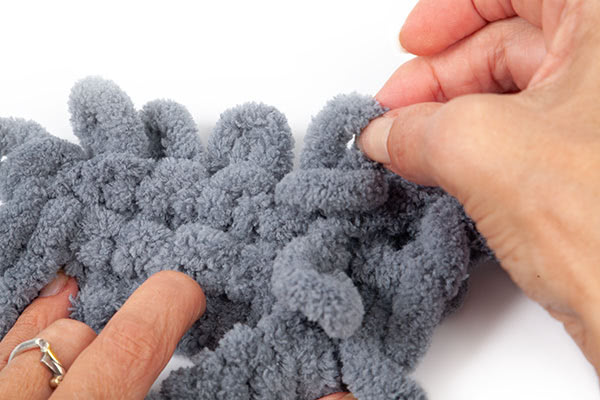 Grundanleitung - Arbeiten mit Schlaufengarn - Schritt 4 Grundanleitung - Arbeiten mit Schlaufengarn - Schritt 4