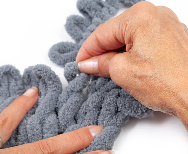 Grundanleitung - Arbeiten mit Schlaufengarn - Schritt 5 Grundanleitung - Arbeiten mit Schlaufengarn - Schritt 5