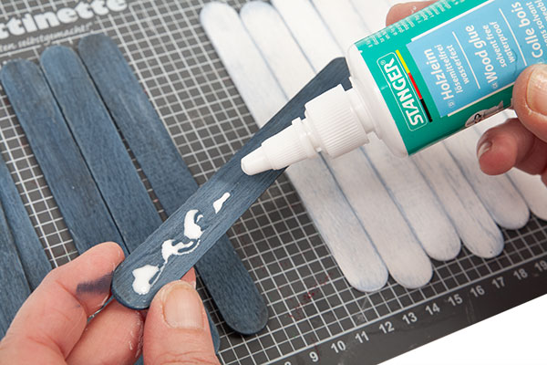 Weihnachtsdeko basteln - Häuser aus Holzstäbchen - Schritt 3 Weihnachtsdeko basteln - Häuser aus Holzstäbchen - Schritt 3