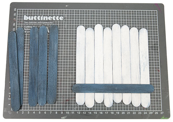 Weihnachtsdeko basteln - Häuser aus Holzstäbchen - Schritt 4 Weihnachtsdeko basteln - Häuser aus Holzstäbchen - Schritt 4