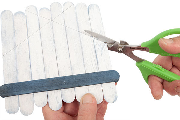 Weihnachtsdeko basteln - Häuser aus Holzstäbchen - Schritt 7 Weihnachtsdeko basteln - Häuser aus Holzstäbchen - Schritt 7