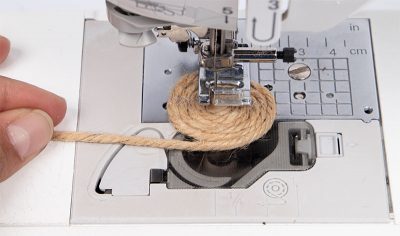 Sitzpouf mit Jutegarn nähen - Schritt 3 Sitzpouf mit Jutegarn nähen - Schritt 3