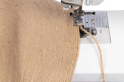 Sitzpouf mit Jutegarn nähen - Schritt 5 Sitzpouf mit Jutegarn nähen - Schritt 5