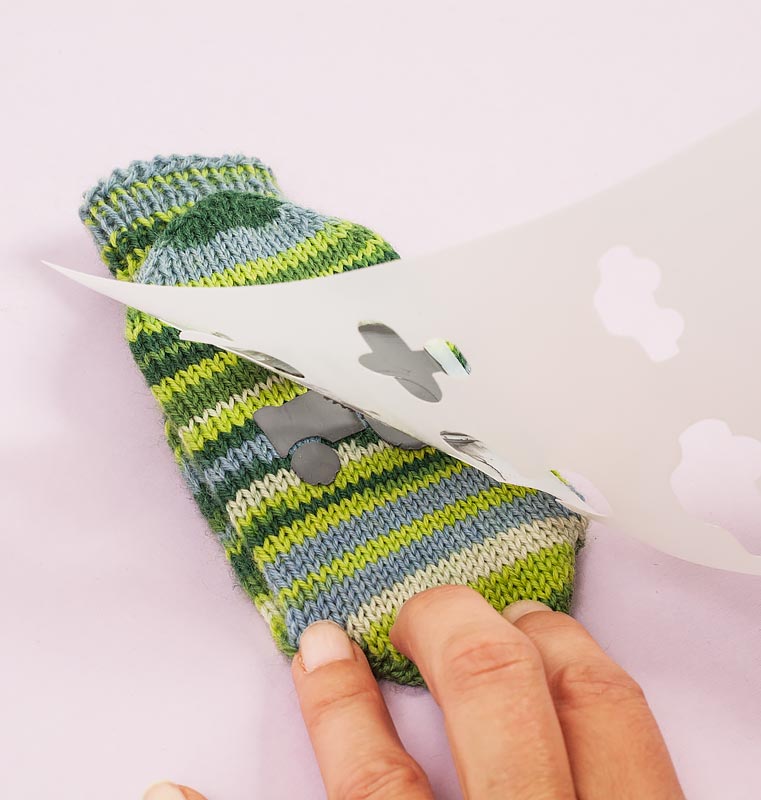 Sockenbremse auftragen - Schablone abziehen