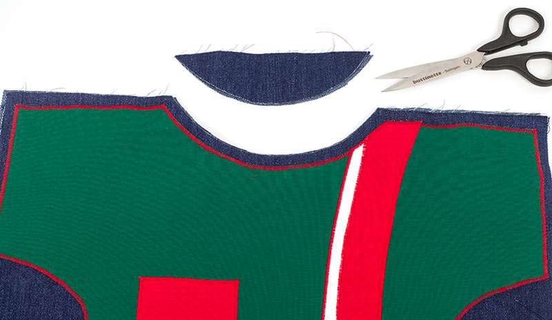 Stadionkissen nähen - Halsausschnitt auschneiden