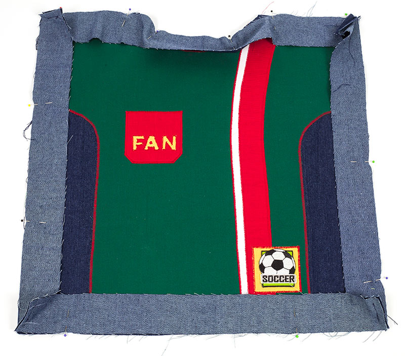 Stadionkissen nähen - Seitenstreifen feststecken