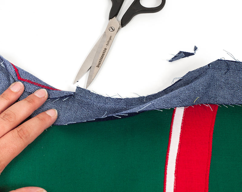 Stadionkissen nähen - Halsausschnitt clippen