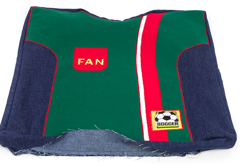 Stadionkissen nähen - Kissen auf rechts wenden