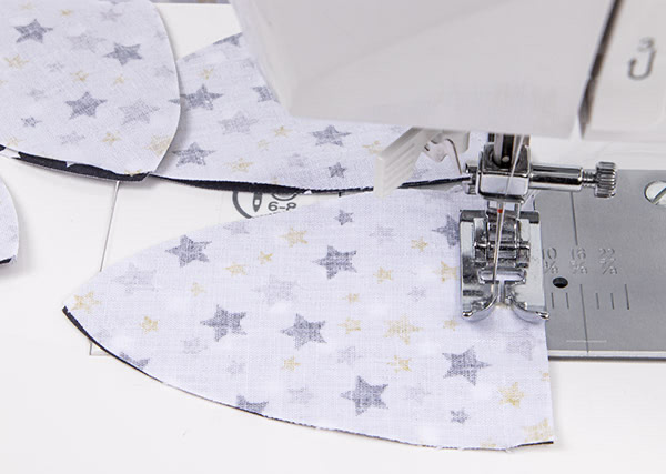 Christbaumkugeln aus Stoff nähen - Schritt 3 Christbaumkugeln aus Stoff nähen - Schritt 3