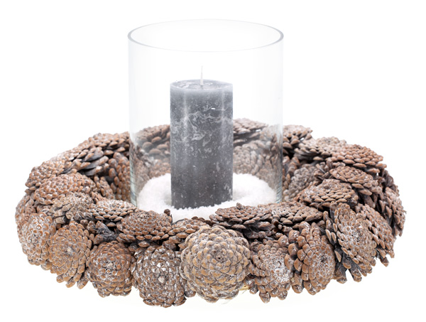 Kranz aus Zapfen basteln - Schritt 6 Kranz aus Zapfen basteln - Schritt 6