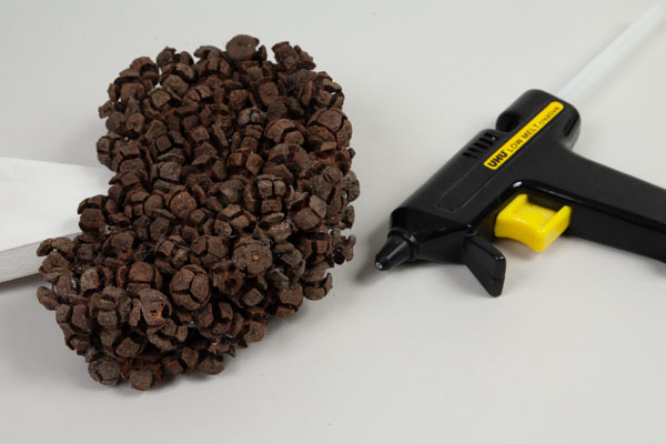 fliegenpilze-aus-naturmaterialien-g_schritt10