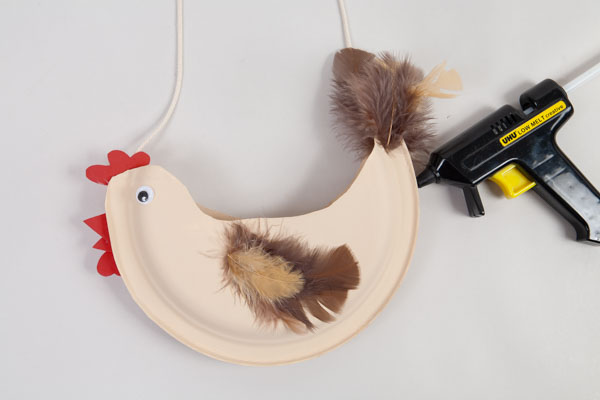 pappteller_huehnerkoerbchen_schritt10